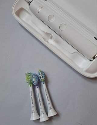 Philips Sonicare 9300 DiamondClean Smart