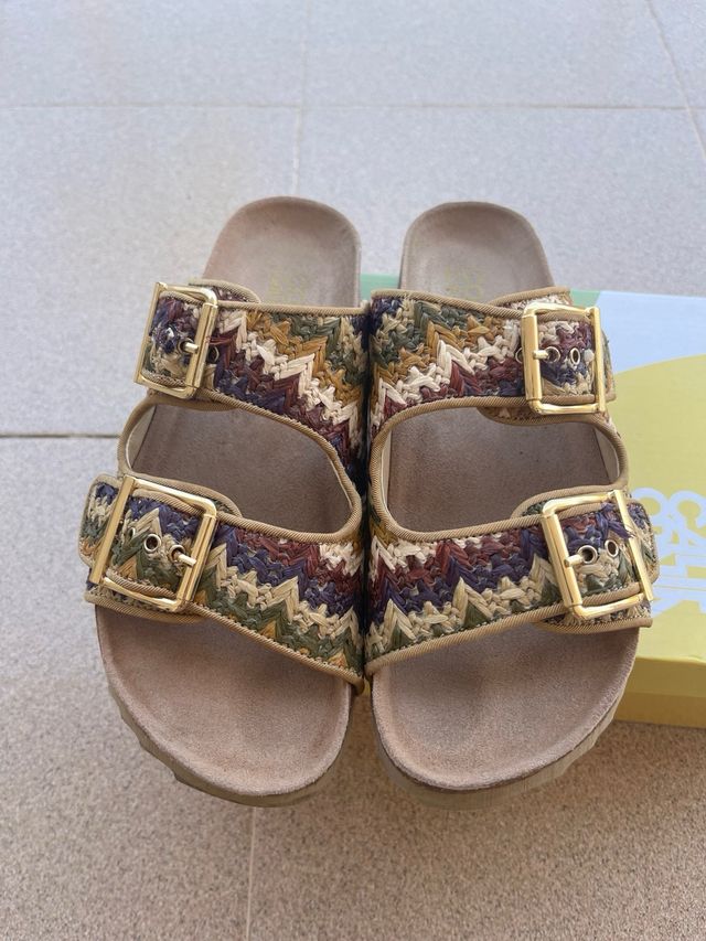 Sandalias planas multicolor