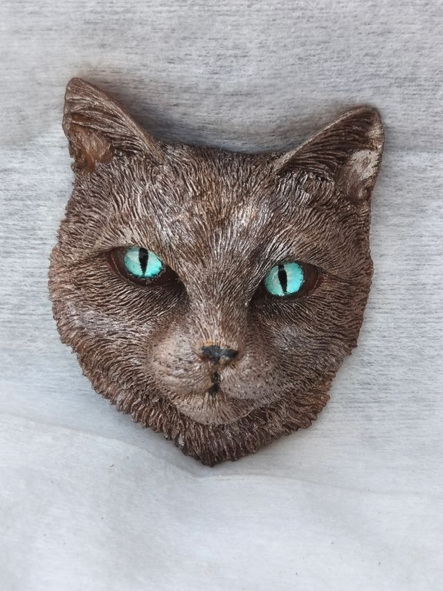 Se personaliza  MASCOTAS,en resina 16€ 12€...