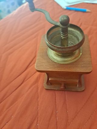 Molinillo café antiguo pequeño