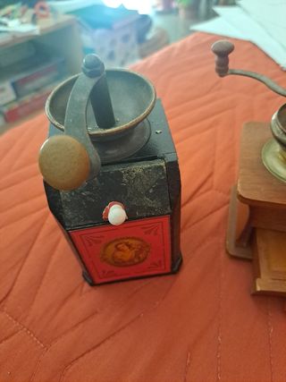Molinillo café antiguo pequeño