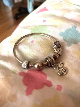 Pulsera Pandora (charms incluidos)