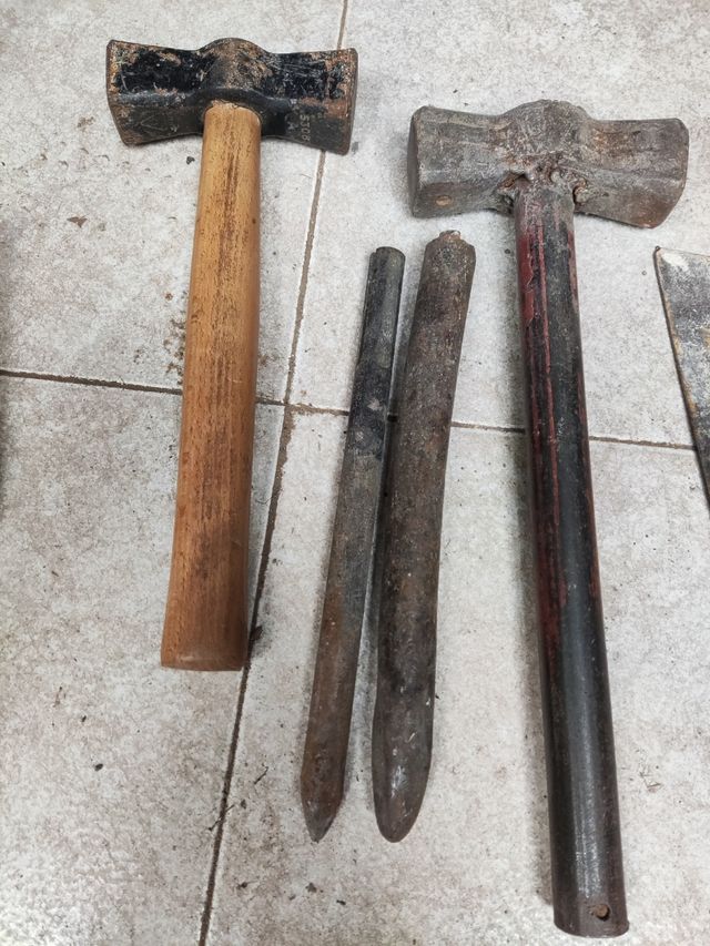 8 Herramientas antiguas: Mazos, punteros y paletas