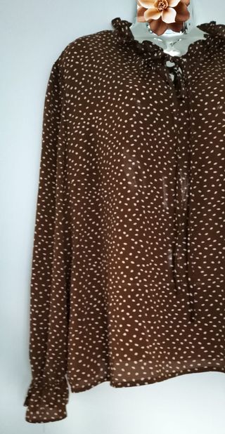 Blusa marrón lunares blancos