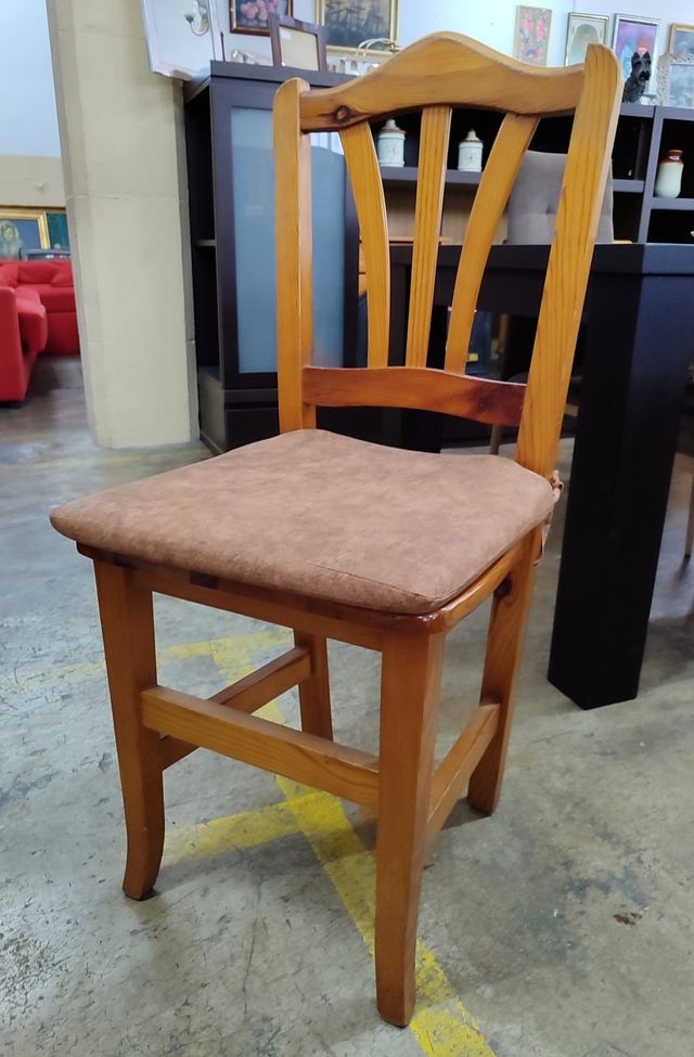 MESA Y SEIS SILLAS 