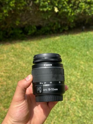 Camara réflex Canon EOS 2000D + objetivos +acces