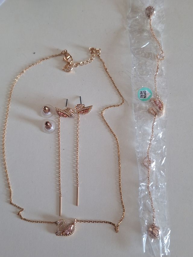 Collar y pendientes cisne dorado rosa y pulsera ✔️
