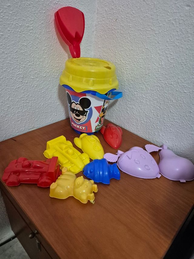 Cacharritos playa Mickey Mouse