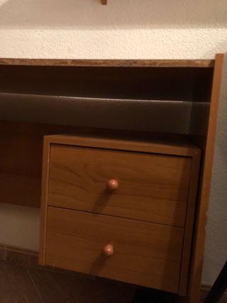 Escritorio madera marrón
