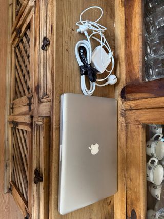MacBook Apple  AVERIADO

