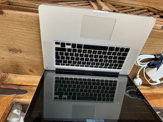 MacBook Apple  AVERIADO
