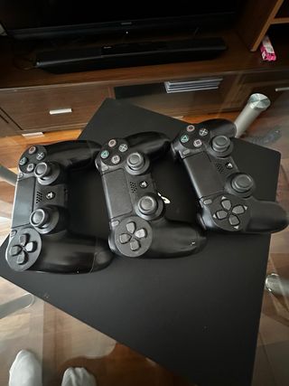 PS4 Pro (PlayStation 4) 1TB - 3 mandos
