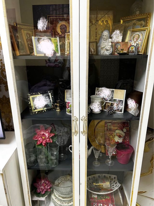 Vitrina clásica blanco-gris