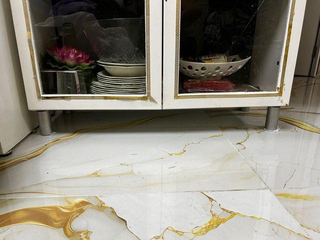 Vitrina clásica blanco-gris