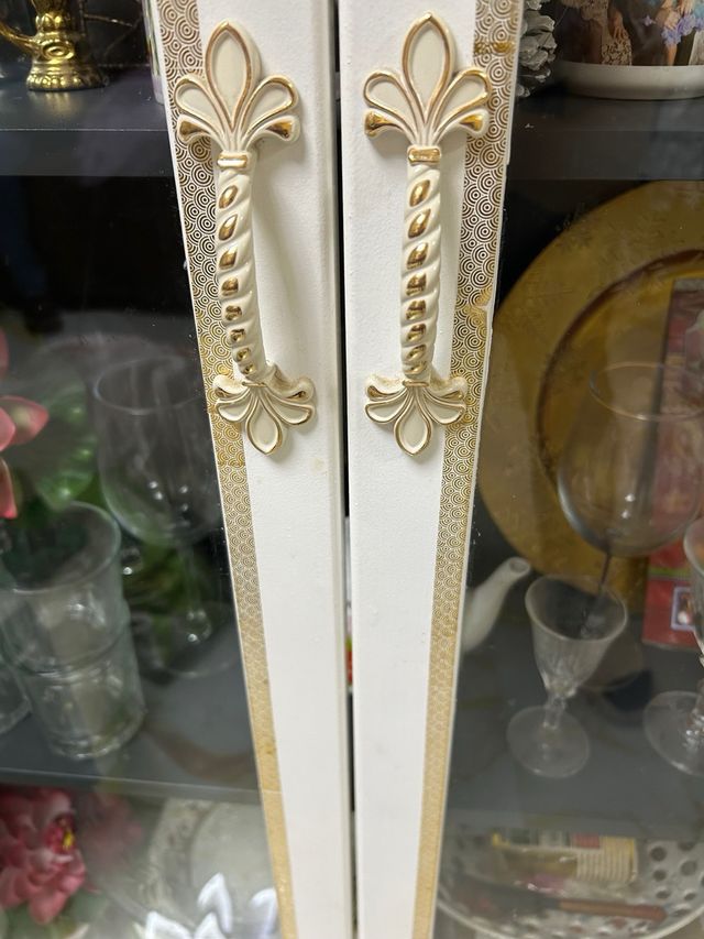 Vitrina clásica blanco-gris