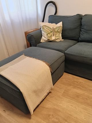 Reposapiés Kivik Ikea con funda hillared azul