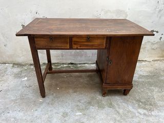 Escritorio antiguo de madera