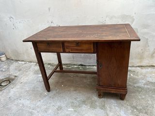 Escritorio antiguo de madera