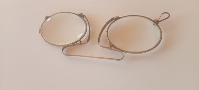 Antiguas gafas pince-nez( Quevedo)