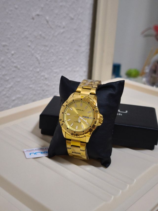 Reloj dorado para hombre