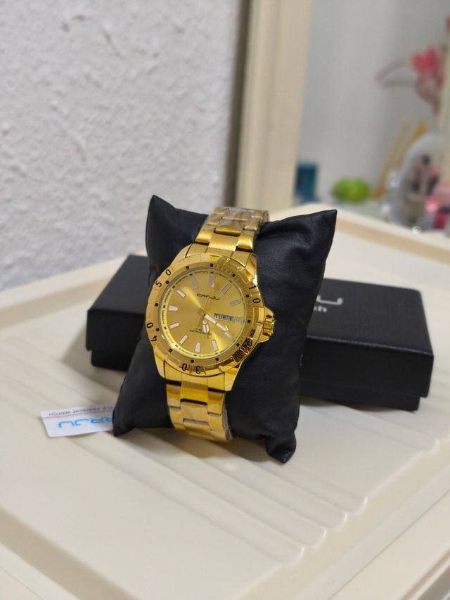 Reloj dorado para hombre