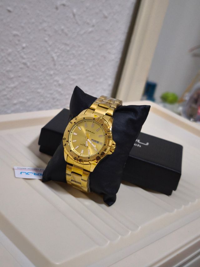 Reloj dorado para hombre