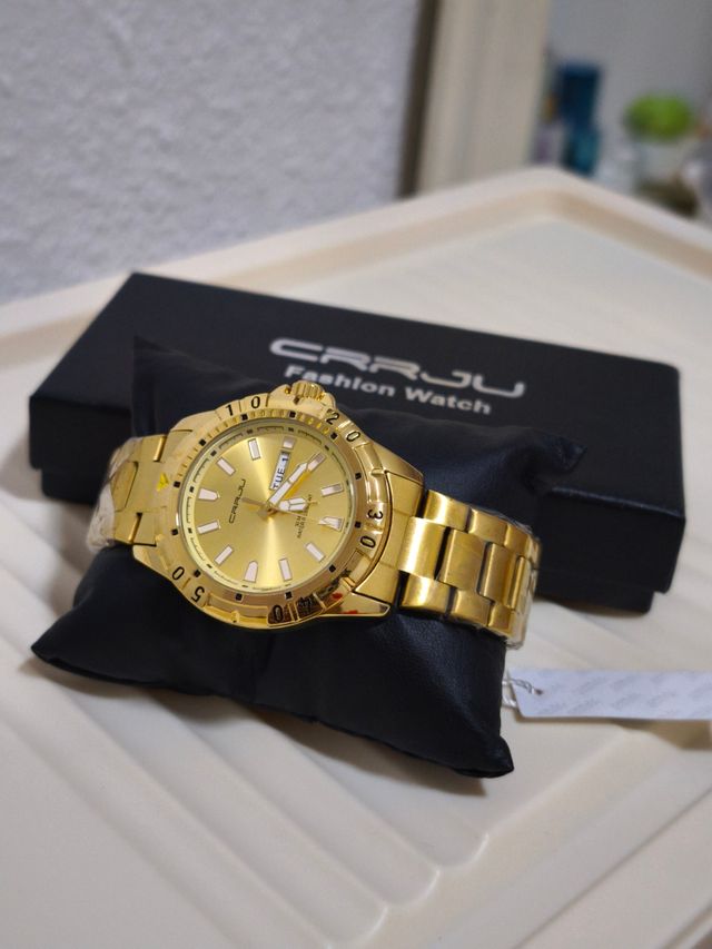 Reloj dorado para hombre