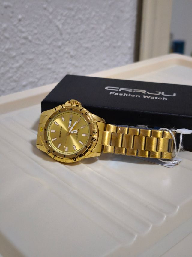 Reloj dorado para hombre
