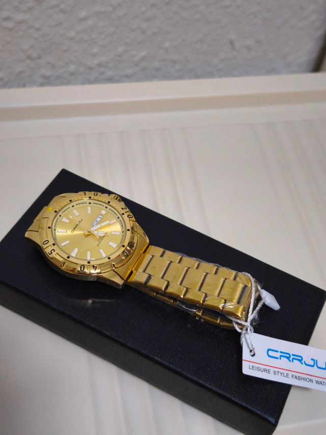 Reloj dorado para hombre