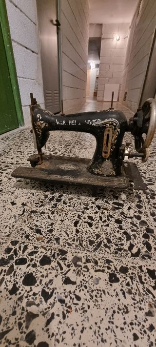 Máquina coser antigua W.E.R. HEI