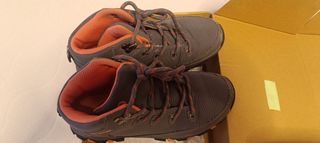 Botas montaña niño/a talla 35