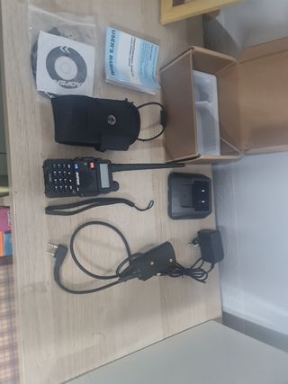 Radio Baofeng UV-5R 8W. Ppt más funda