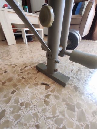 Banco musculación con soporte de barra y accesorio