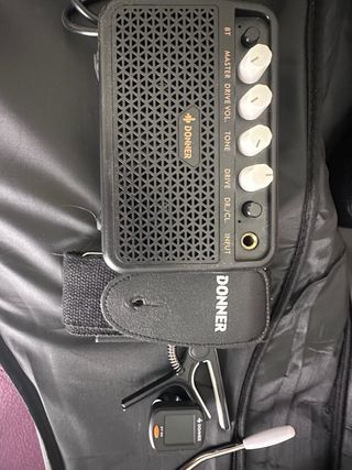 Guitarra eléctrica Donner + accesorios