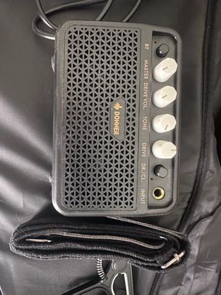 Guitarra eléctrica Donner + accesorios
