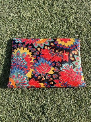 Cartera sobre floral multicolor nuevo