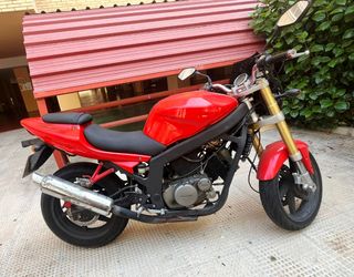 Hyosung Comet GT 250cc roja