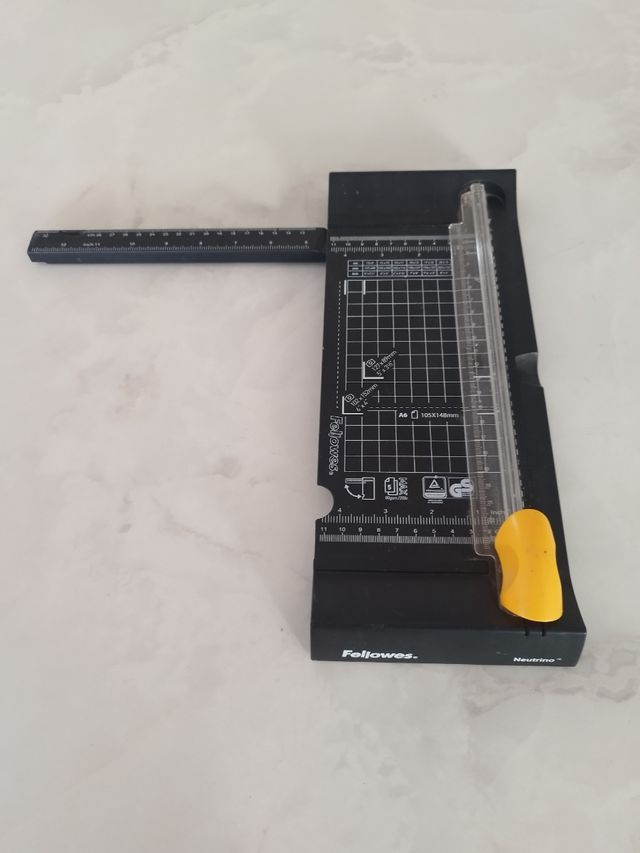 Guillotina Fellowes Neutrino A6