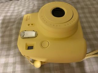 Fujifilm Instax Mini 8 amarilla + funda rosa