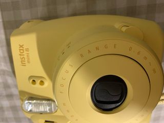 Fujifilm Instax Mini 8 amarilla + funda rosa