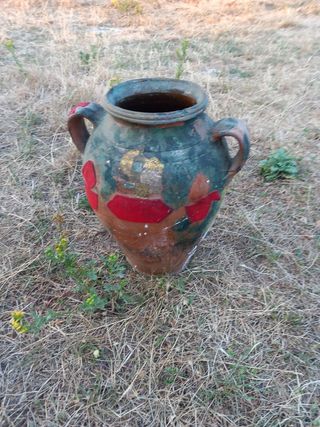 Tinaja antigua decorada