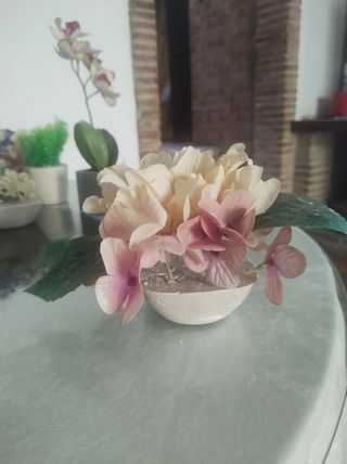Vaso in ceramica con fiori