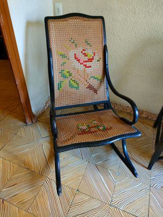 Conjunto sofá, 6 sillas y 2 mecedoras siglo XIX 