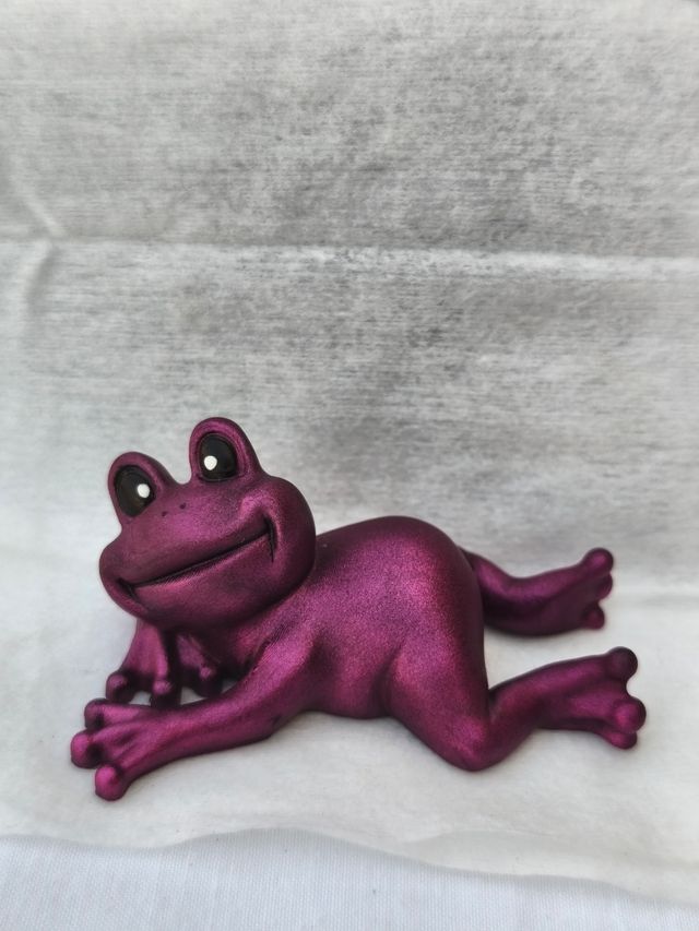 Rana de resina morada..