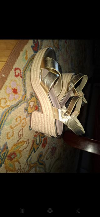 Sandalias plataforma doradas