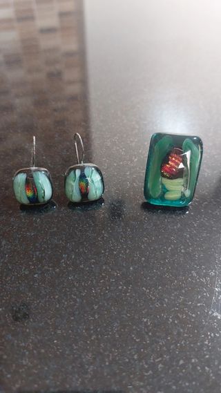 Pendientes y anillo de cristal verde