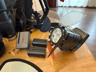 Cámara Nikon D3100 + accesorios