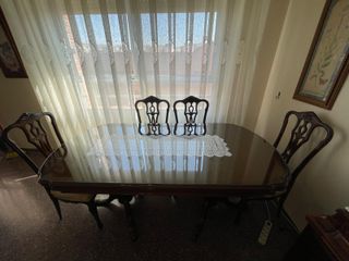 Mesa comedor + 6 sillas tapizadas