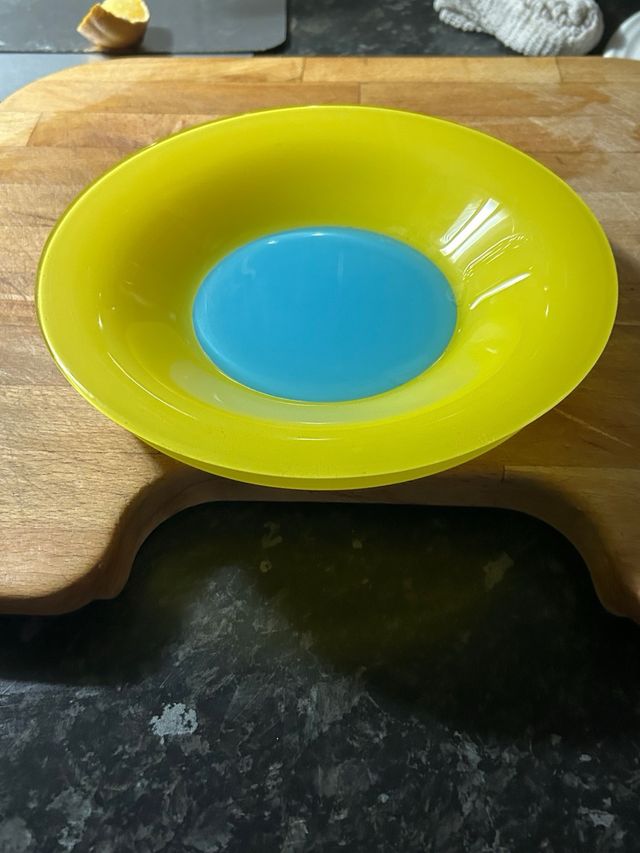 12 platos de cristal amarillo-azul