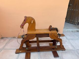 Caballo balancín vintage de madera